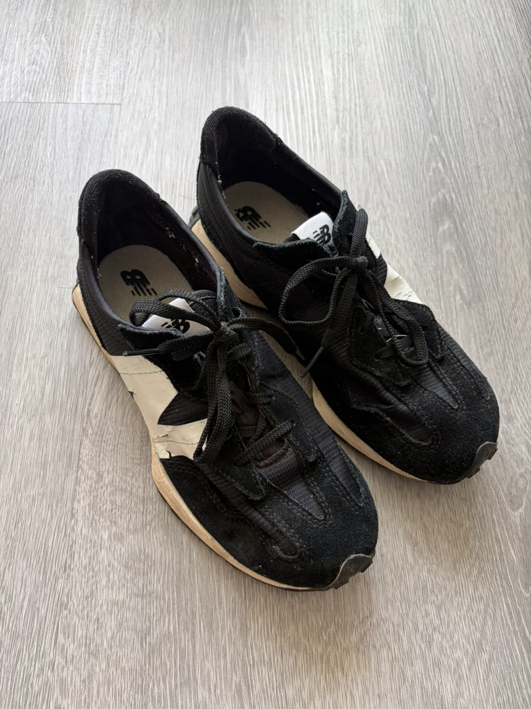 New Balance 327 Black Sneakers