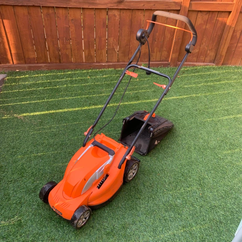 13.5" Electric Lawn Mower Yard Grass Cutter with Catcher Bag - photo 2
