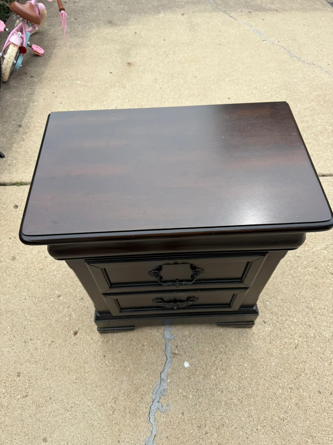 Classic 2-Drawer Nightstand / End Table for Sale! - photo 2