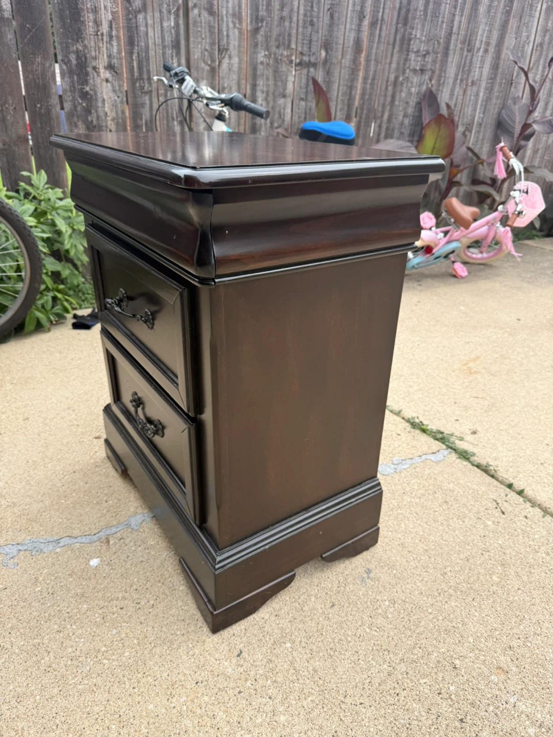 Classic 2-Drawer Nightstand / End Table for Sale! - photo 3