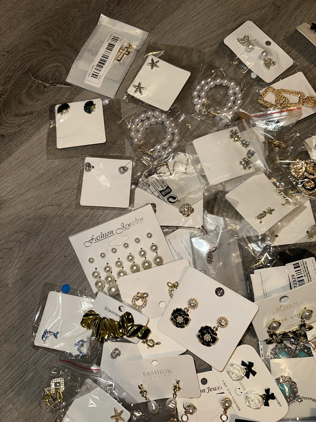 HUGE NEW Jewelry Lot – 82+ Earrings, Necklaces & More - photo 3