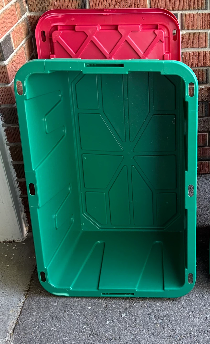 Green & Red Storage Bin with Lid - 27 Gallon - photo 2