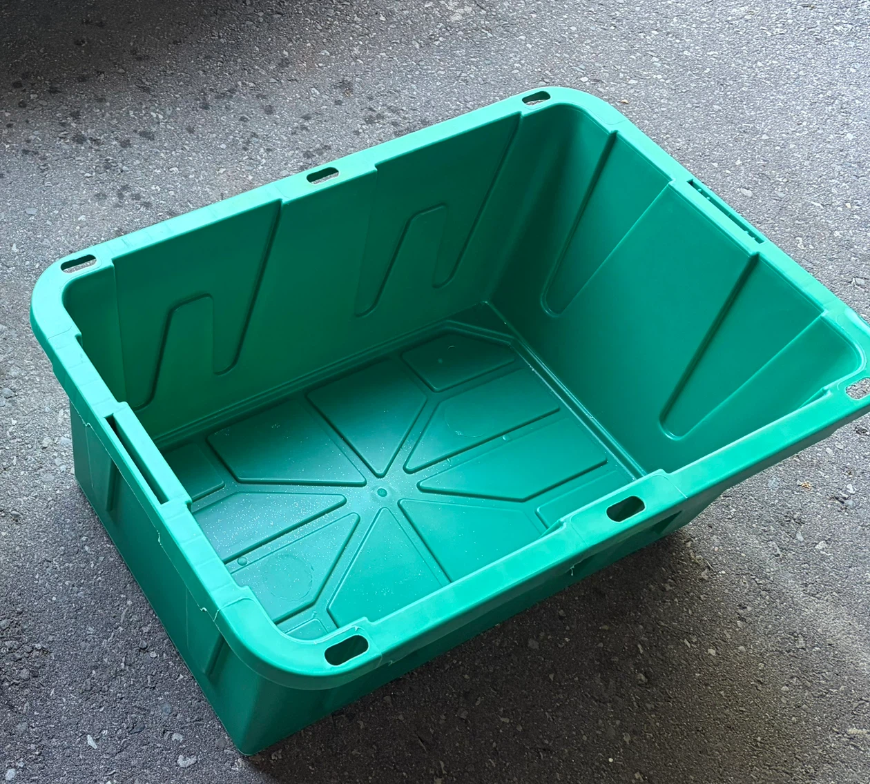 Green & Red Storage Bin with Lid - 27 Gallon - photo 3