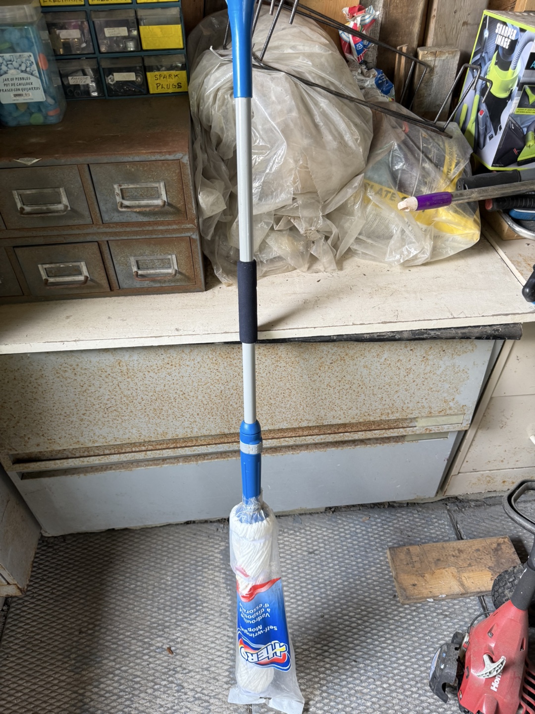 HERO Self-Wringing Mop