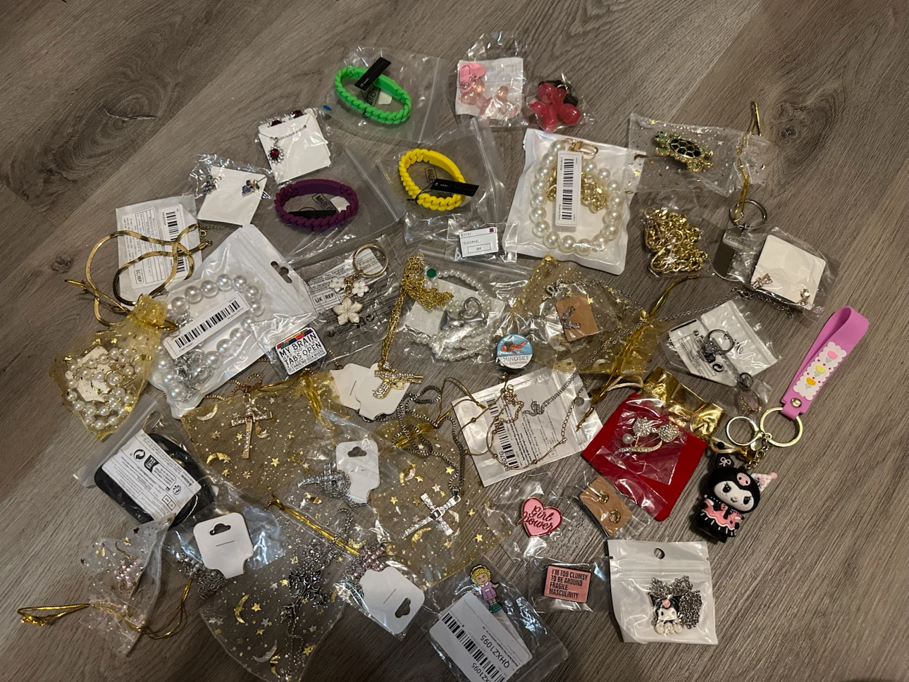 Huge NEW Jewelry + Keychain Bundle #3 – Take All - photo 2