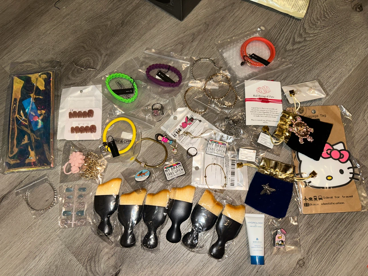 Huge NEW Accessories Bundle #5 – Jewelry, Brushes & Hello Kitty - photo 2