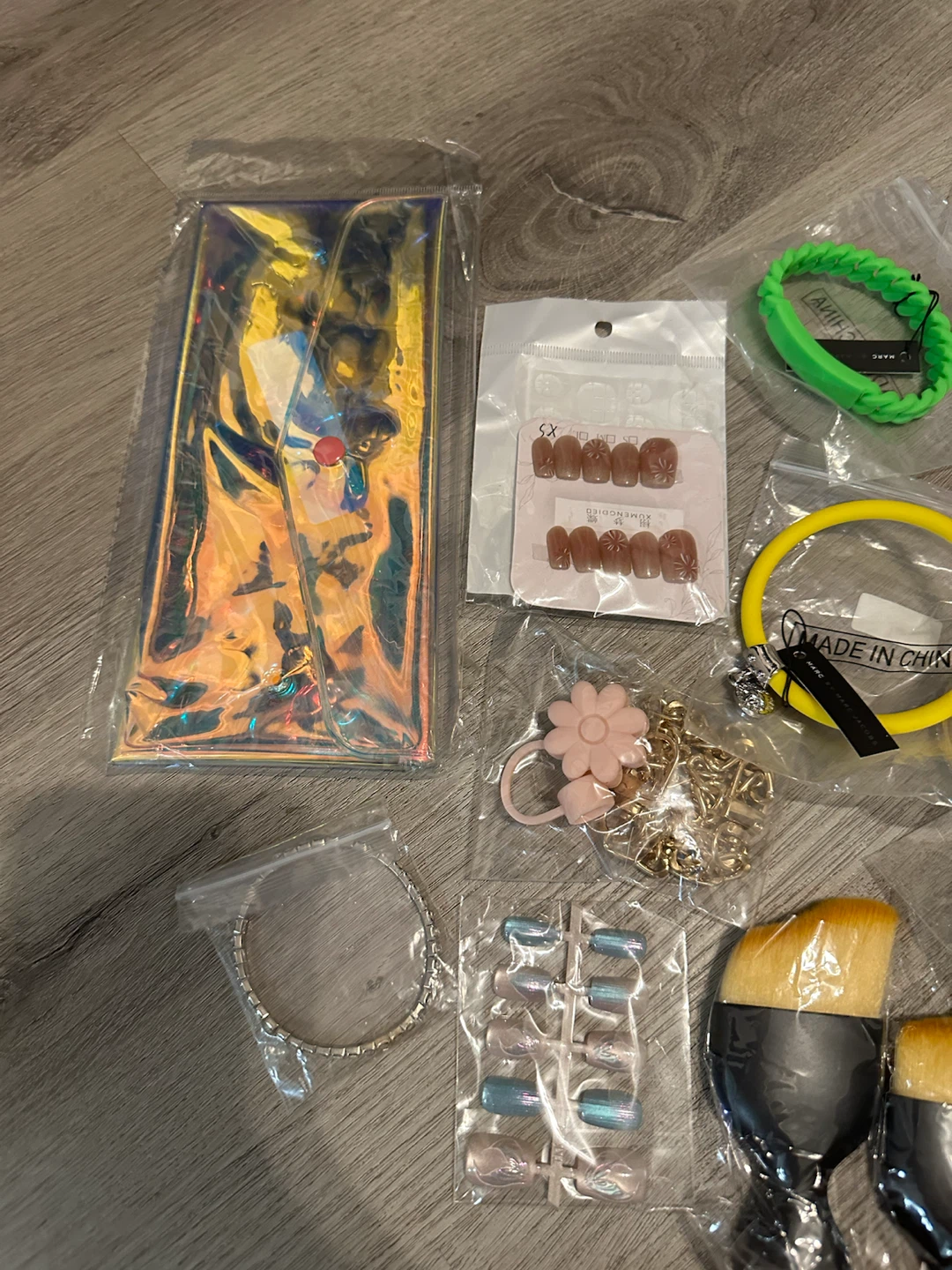 Huge NEW Accessories Bundle #5 – Jewelry, Brushes & Hello Kitty - photo 3