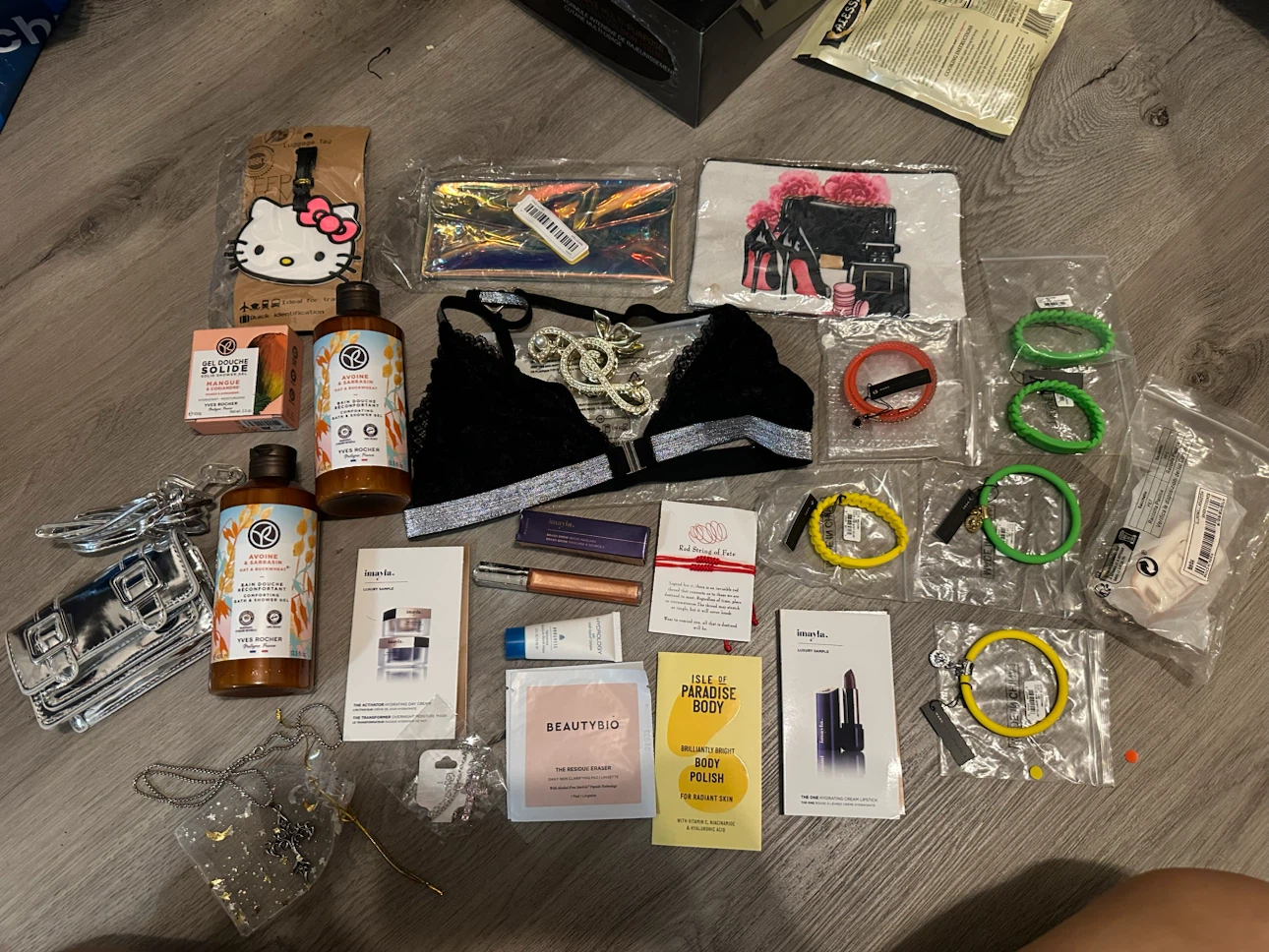 NEW Beauty + Accessories Bundle #6 – Marc Jacobs +