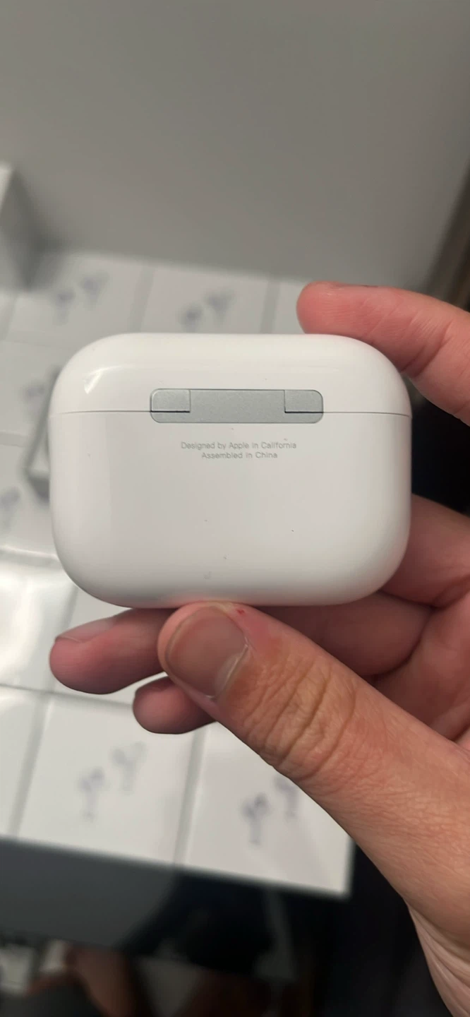 Apple AirPods Pro 3s - photo 2