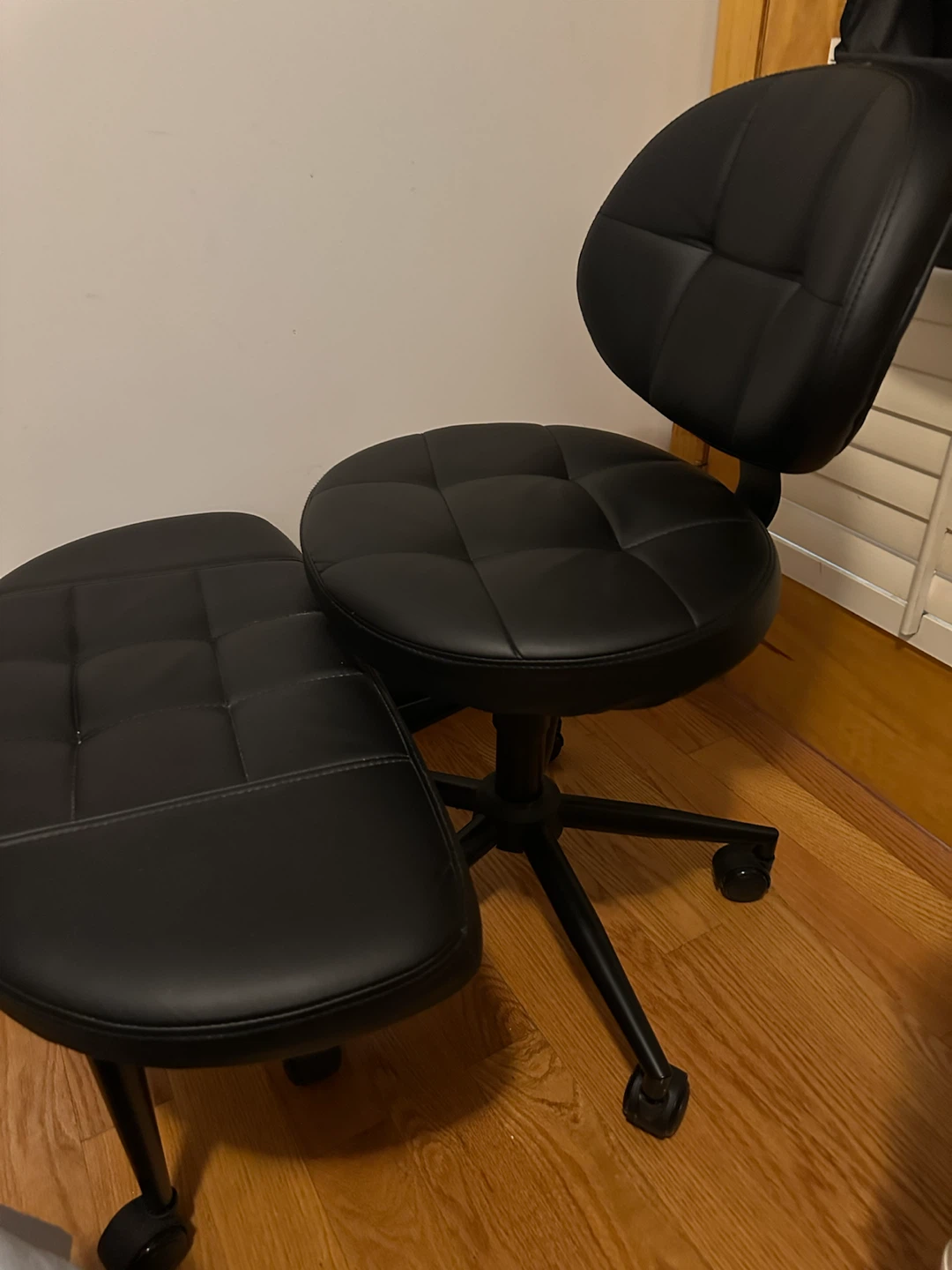 “Light used” Ergonomic Cross-Legged Kneeling Chair with Wheels - photo 3