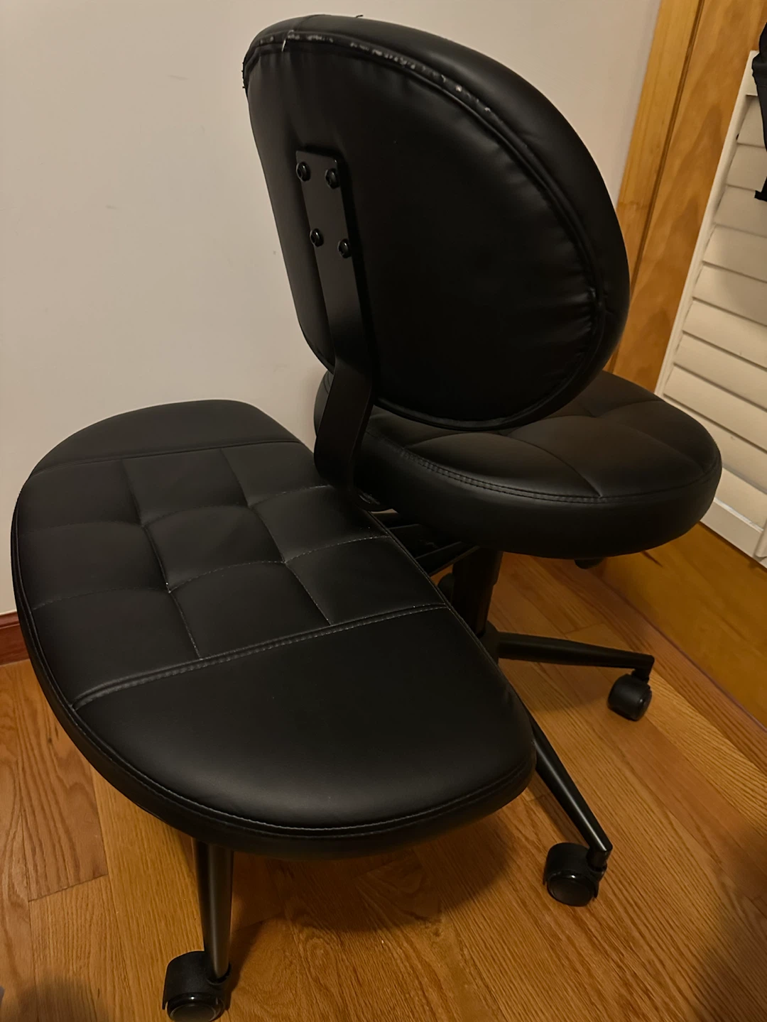 “Light used” Ergonomic Cross-Legged Kneeling Chair with Wheels - photo 4