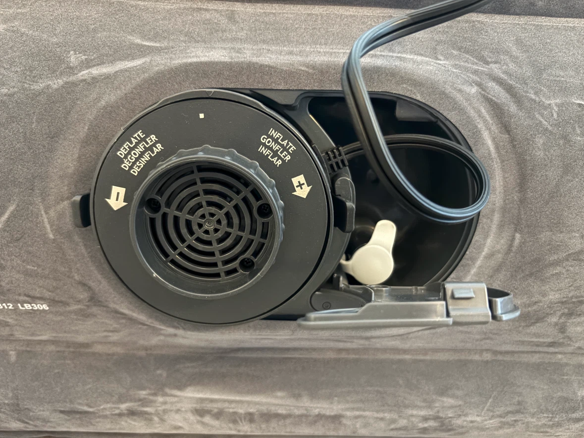 BRAND NEW TWIN AIR MATTRESS WITH BUILT-IN PUMP - photo 3