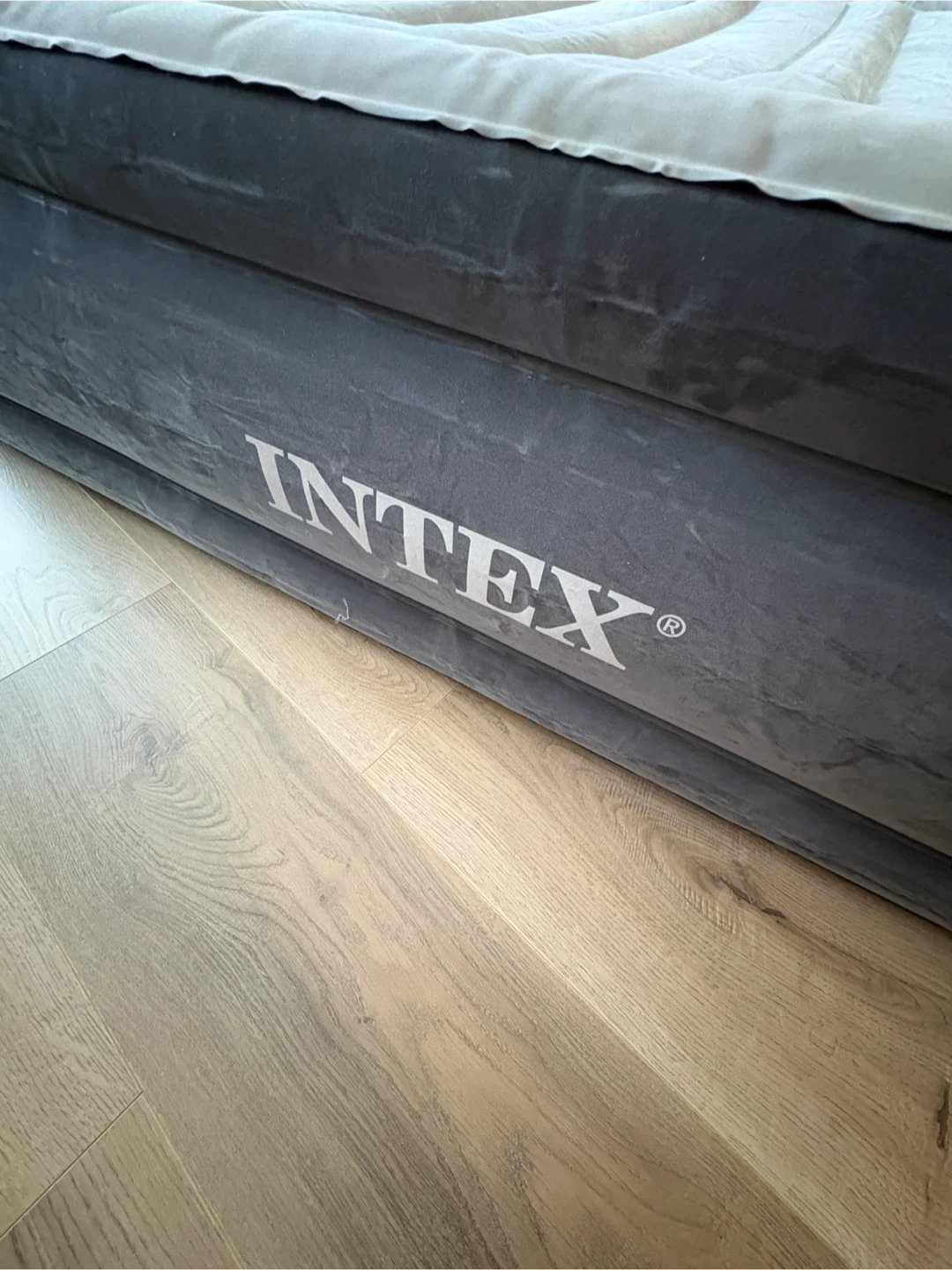 BRAND NEW TWIN AIR MATTRESS WITH BUILT-IN PUMP - photo 4