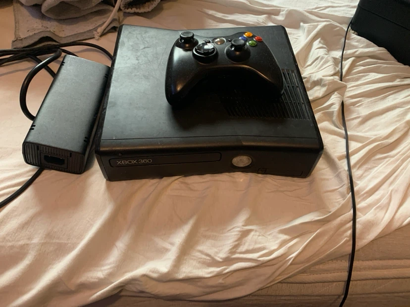 Xbox 360 Console with Controller and Power Brick - photo 2