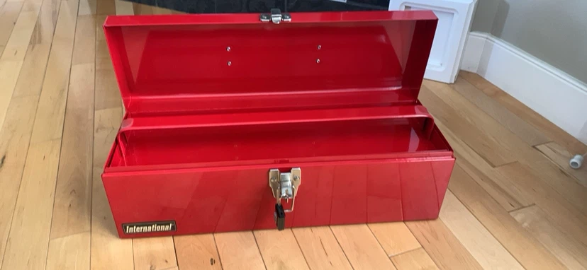 Red Metal Toolbox with lock - photo 2