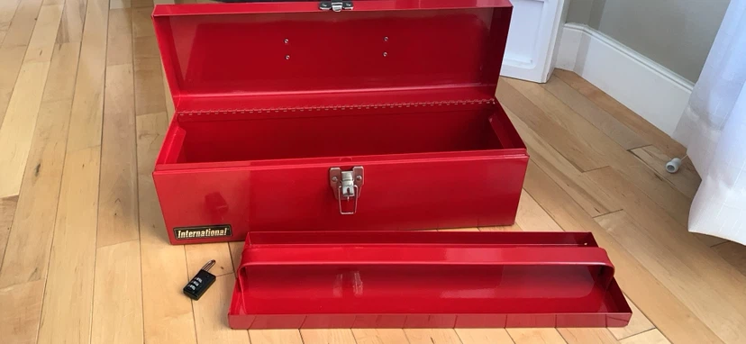 Red Metal Toolbox with lock - photo 3