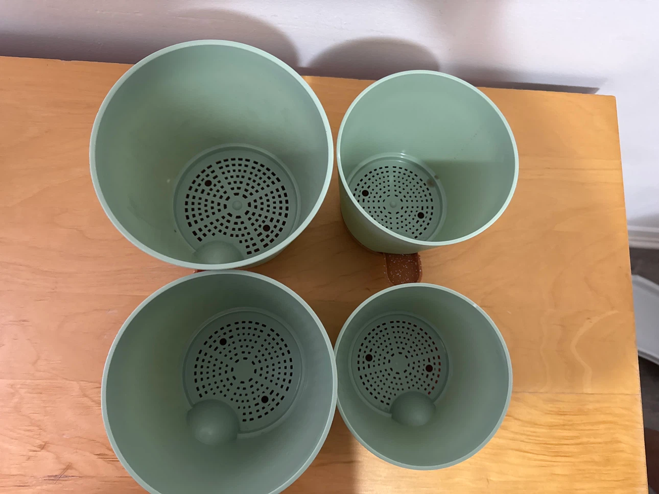 New Set of 4 Sage Green Plant Pots with Pedals - photo 2