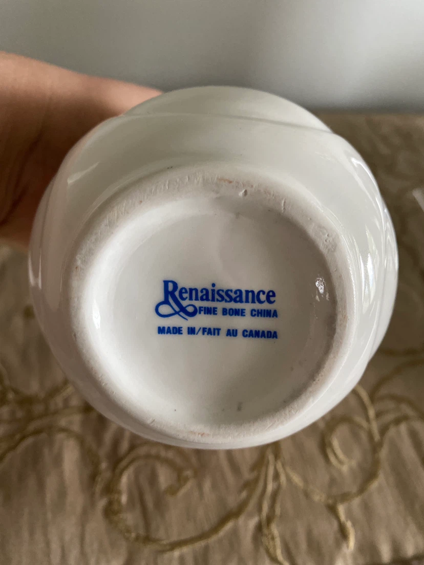 Renaissance Fine Bone China Vases (Pair) - photo 2