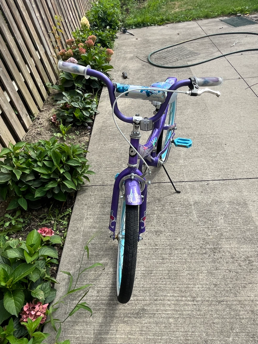 Girls purple bike with stand and brake 20” - photo 2