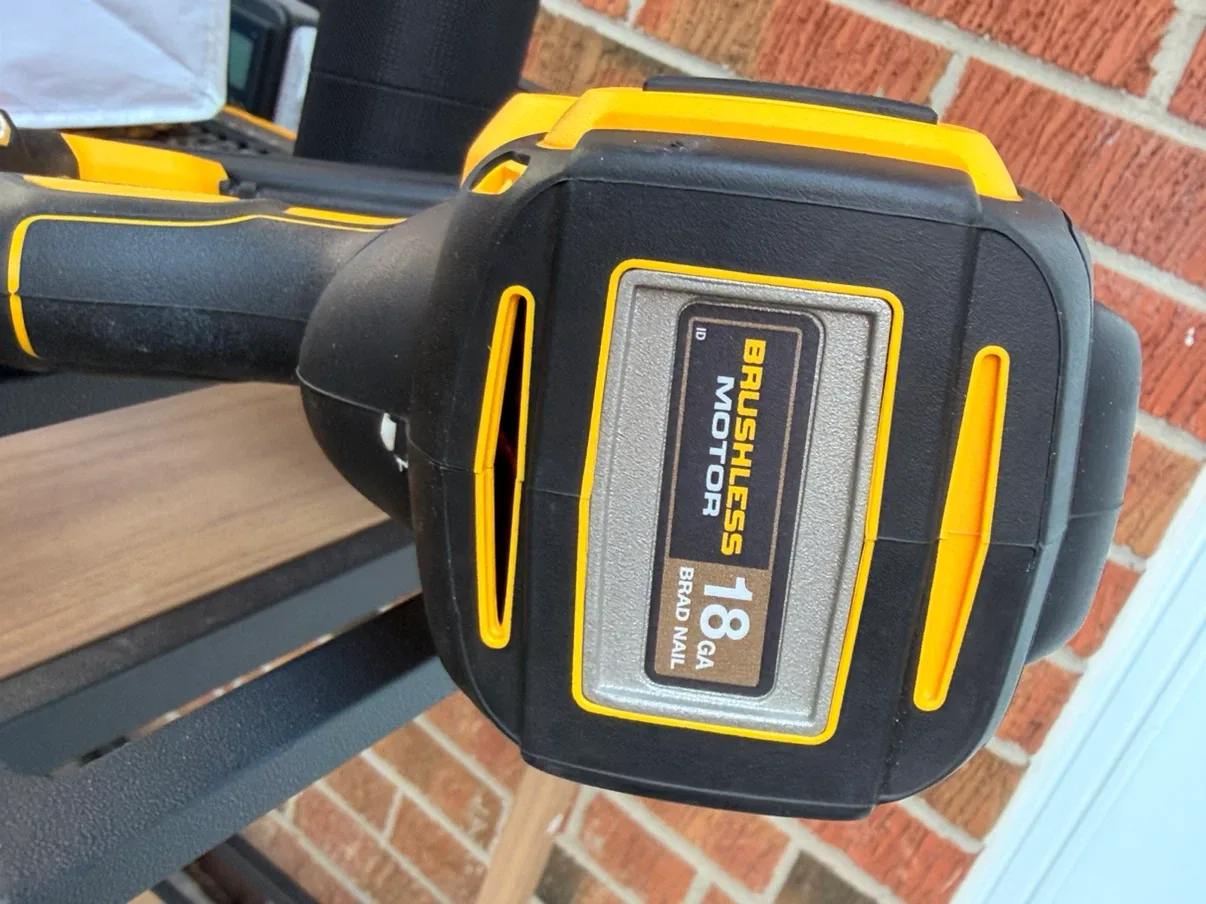 DeWalt 20V XR Brushless 18 GA Brad Nailer