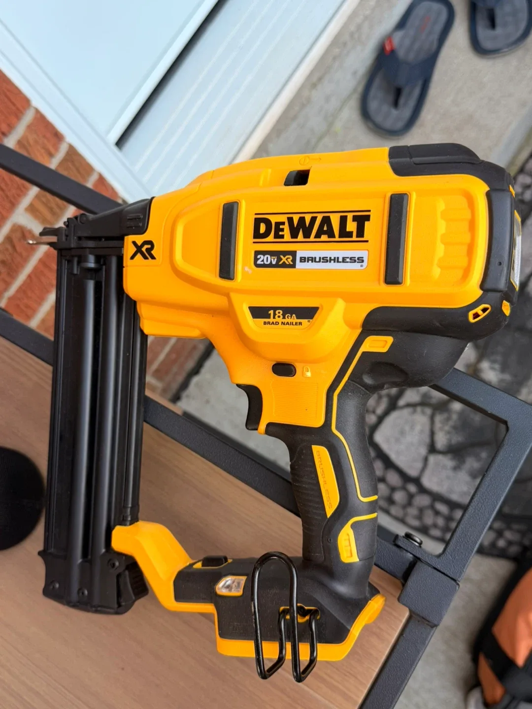 DeWalt 20V XR Brushless 18 GA Brad Nailer - photo 2
