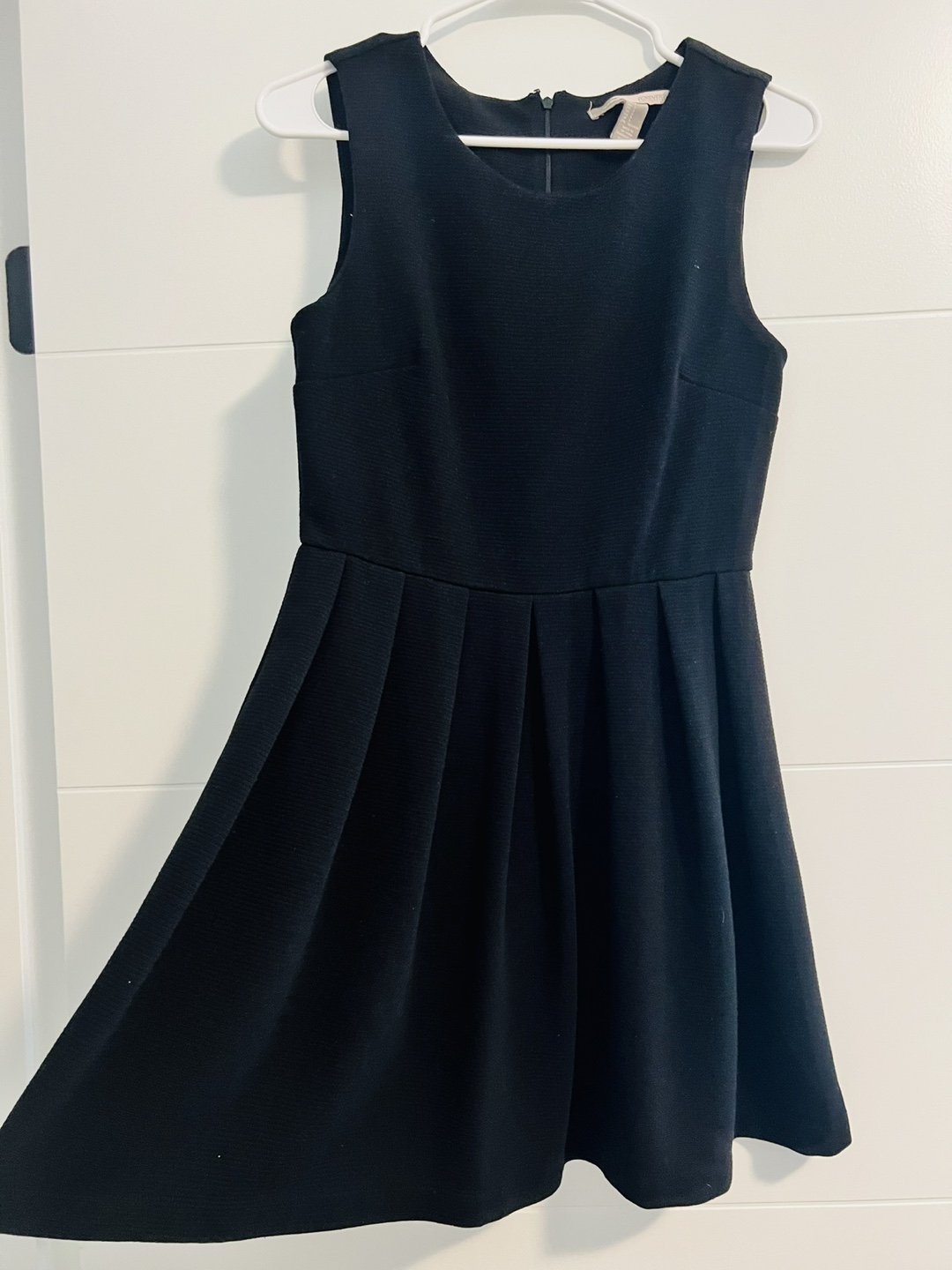 Forever 21 Contemporary Black Pleated Sleeveless Dress