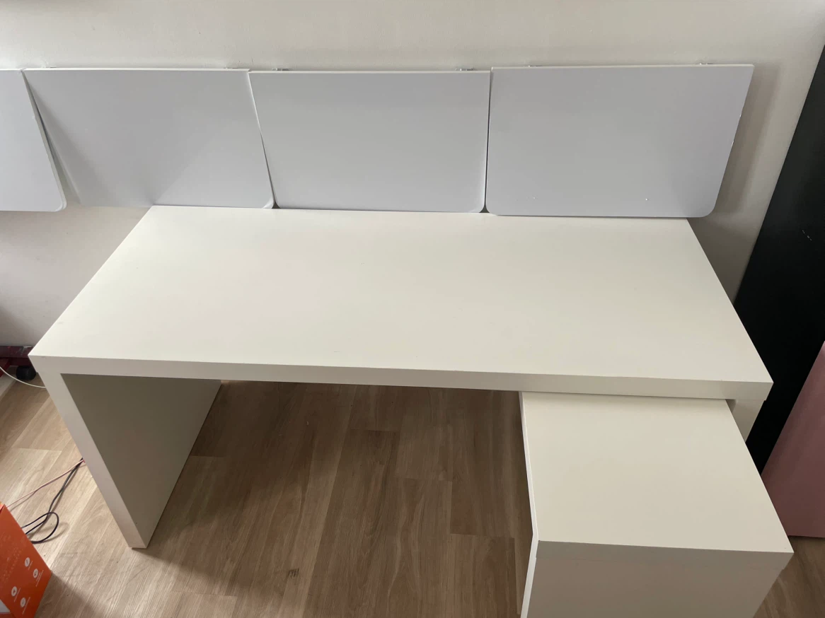 White MALM Desk with Pull-out Panel - photo 2