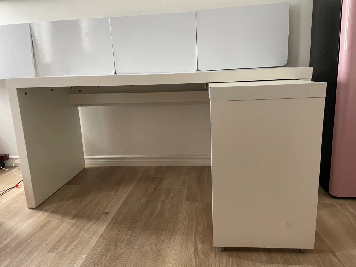 White MALM Desk with Pull-out Panel - photo 3