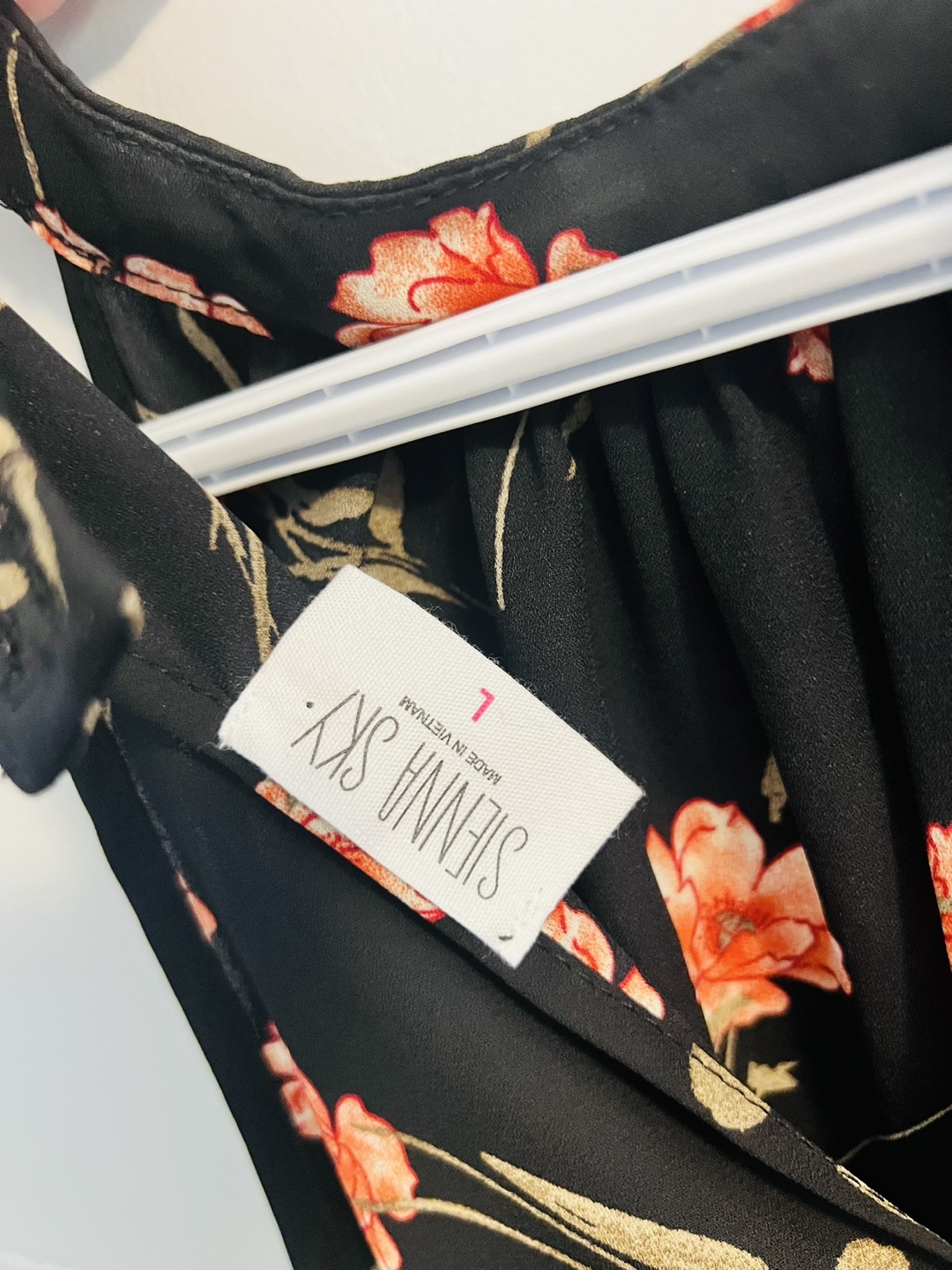 Sienna Sky Floral Halter Top Size L - photo 2