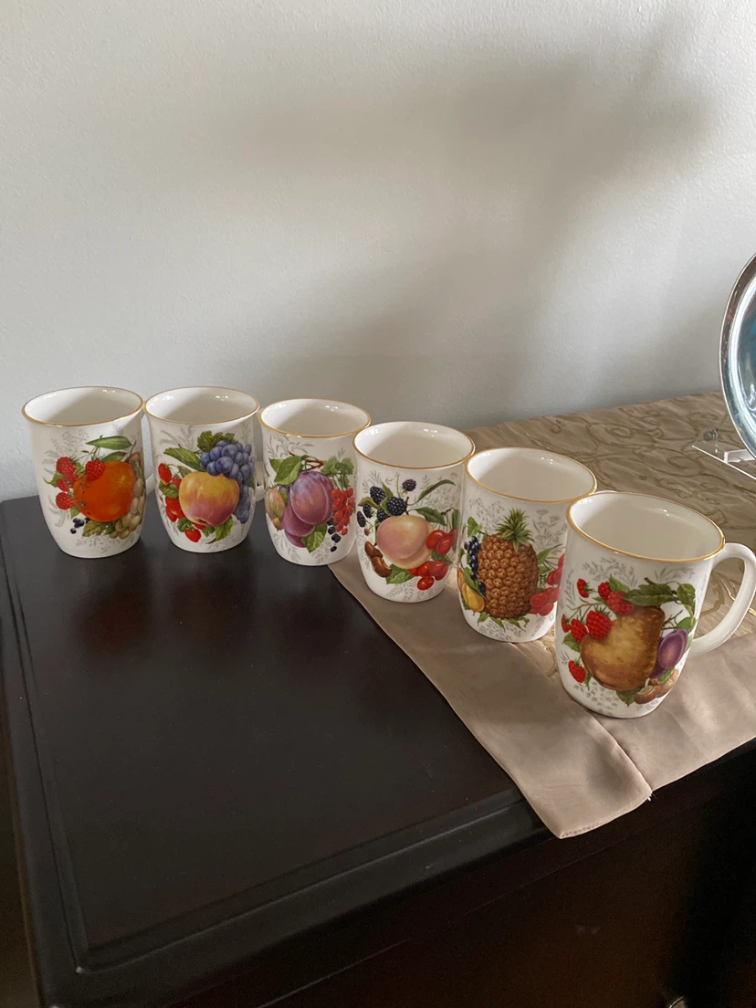 Fine Bone China Tea Set with Sugar Bowl, Creamer, and Mugs - photo 4