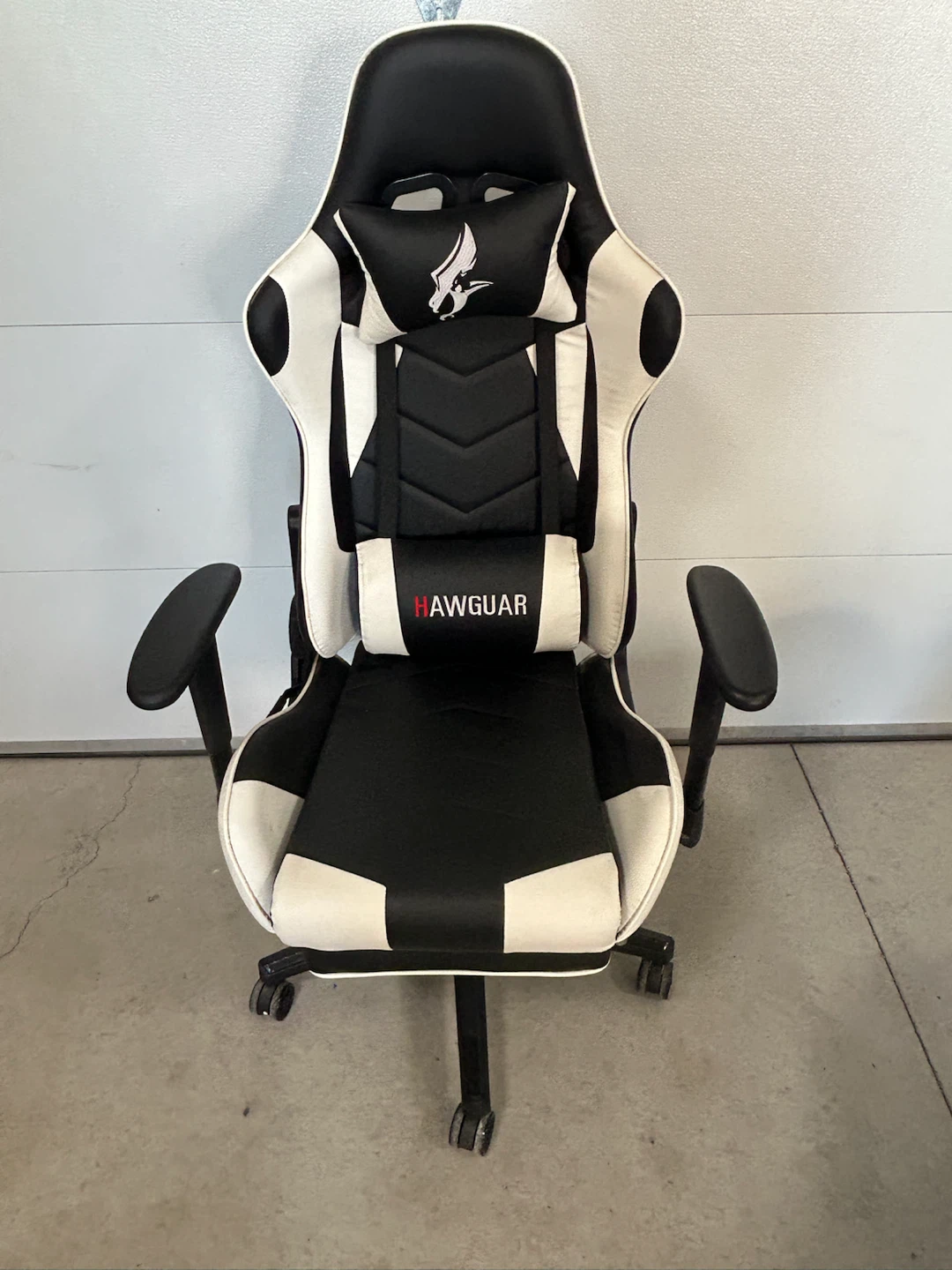 HAWGUAR Gaming Chair - Black and White