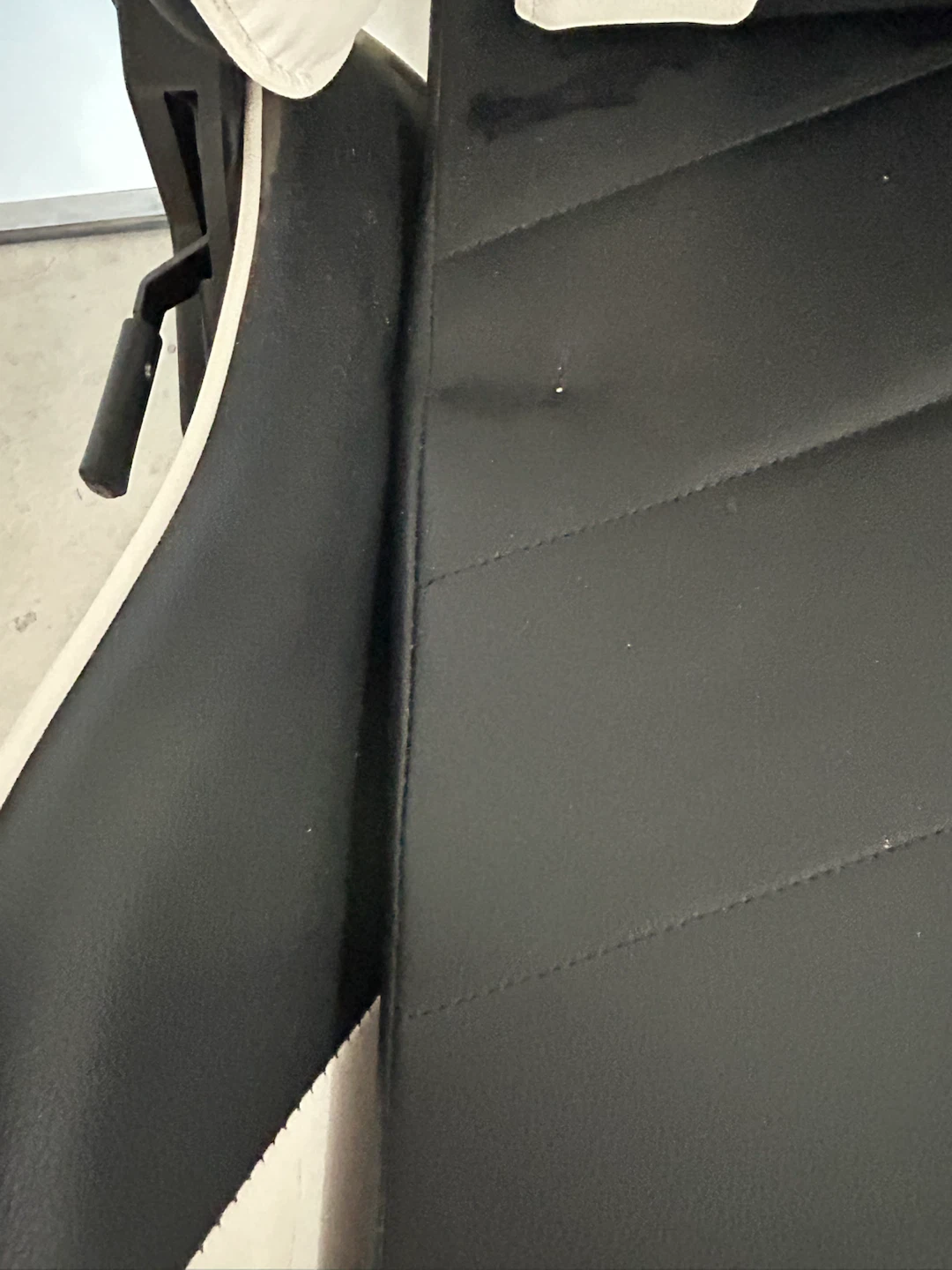 HAWGUAR Gaming Chair - Black and White - photo 2