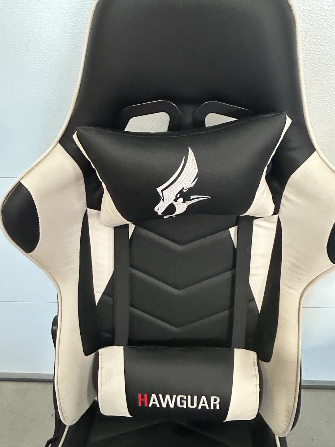 HAWGUAR Gaming Chair - Black and White - photo 4