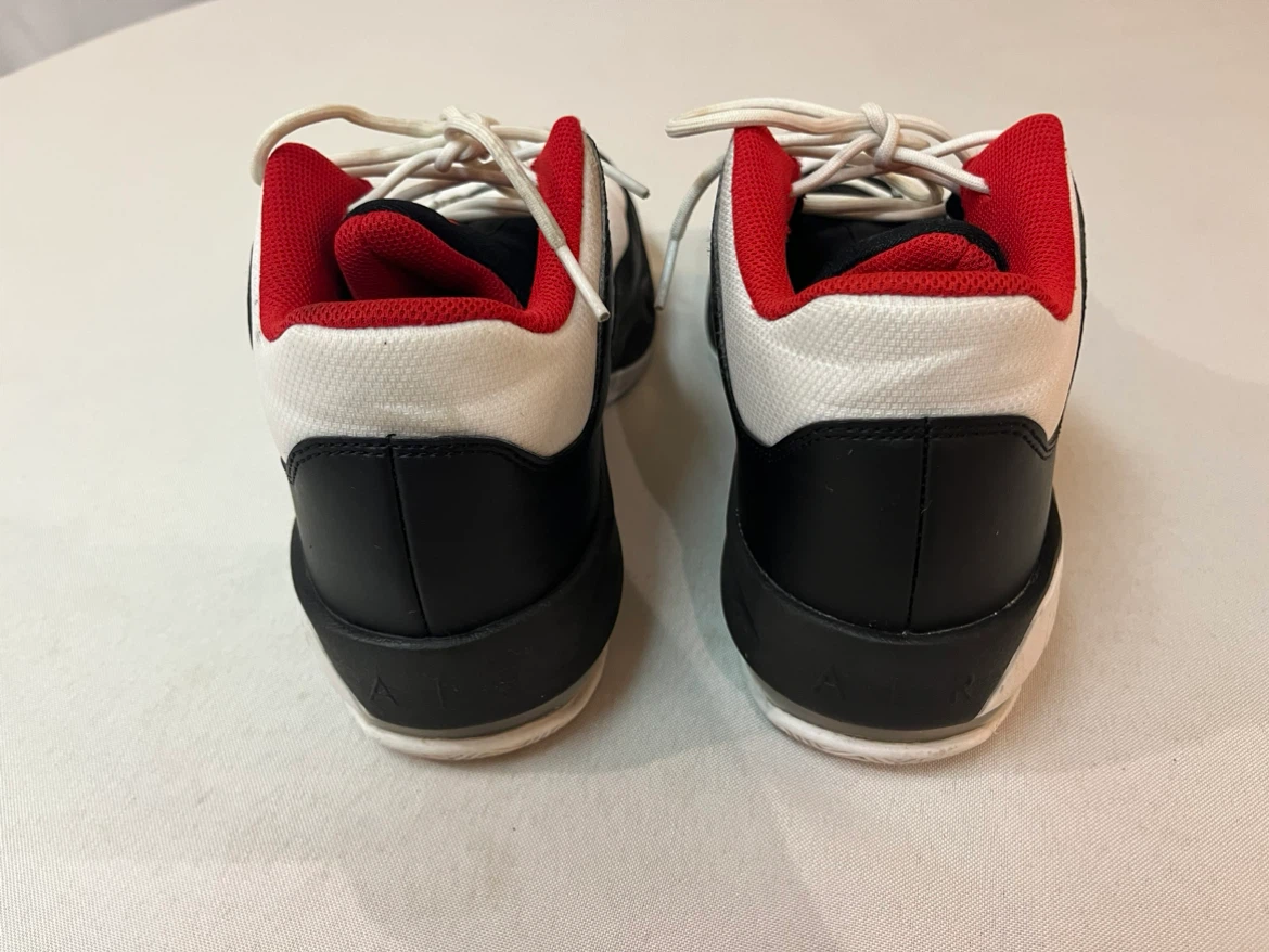 8.5 / Men’s Nike Air Jordan Max Air Aura 3 Shoes - photo 5