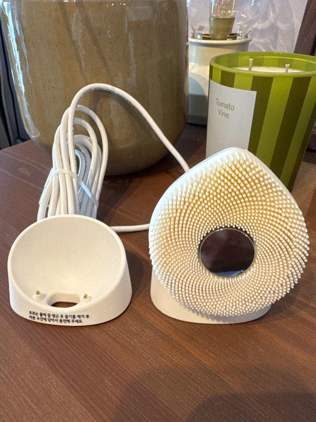 LG Pra.L Silicone Cleansing Brush Device with Charging Stand