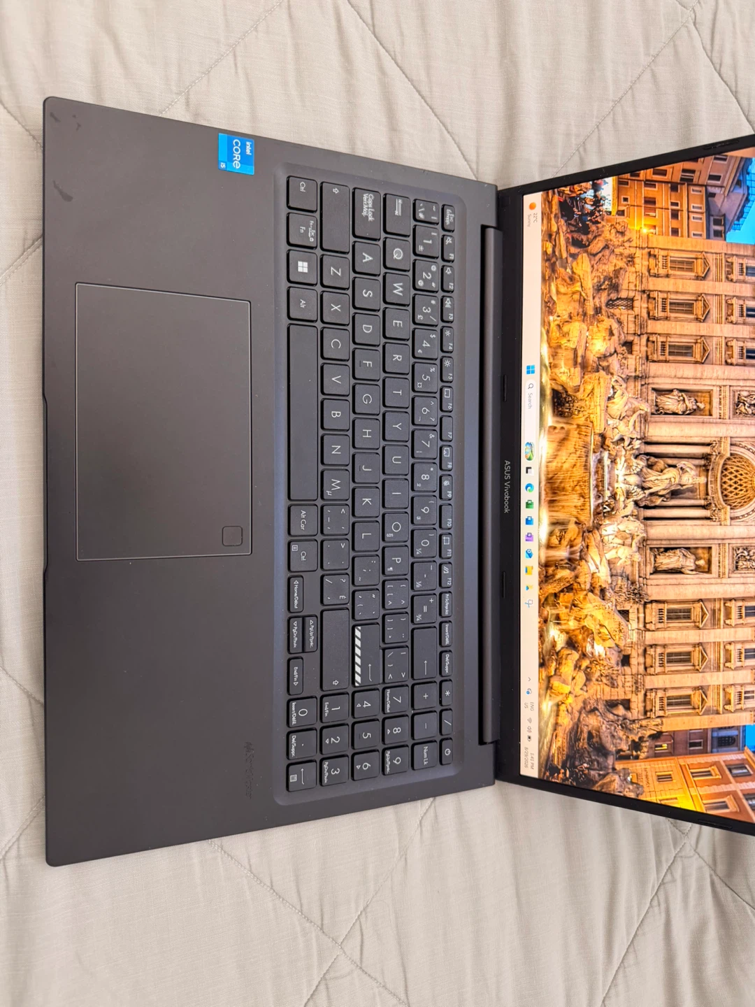 ASUS Vivobook 16