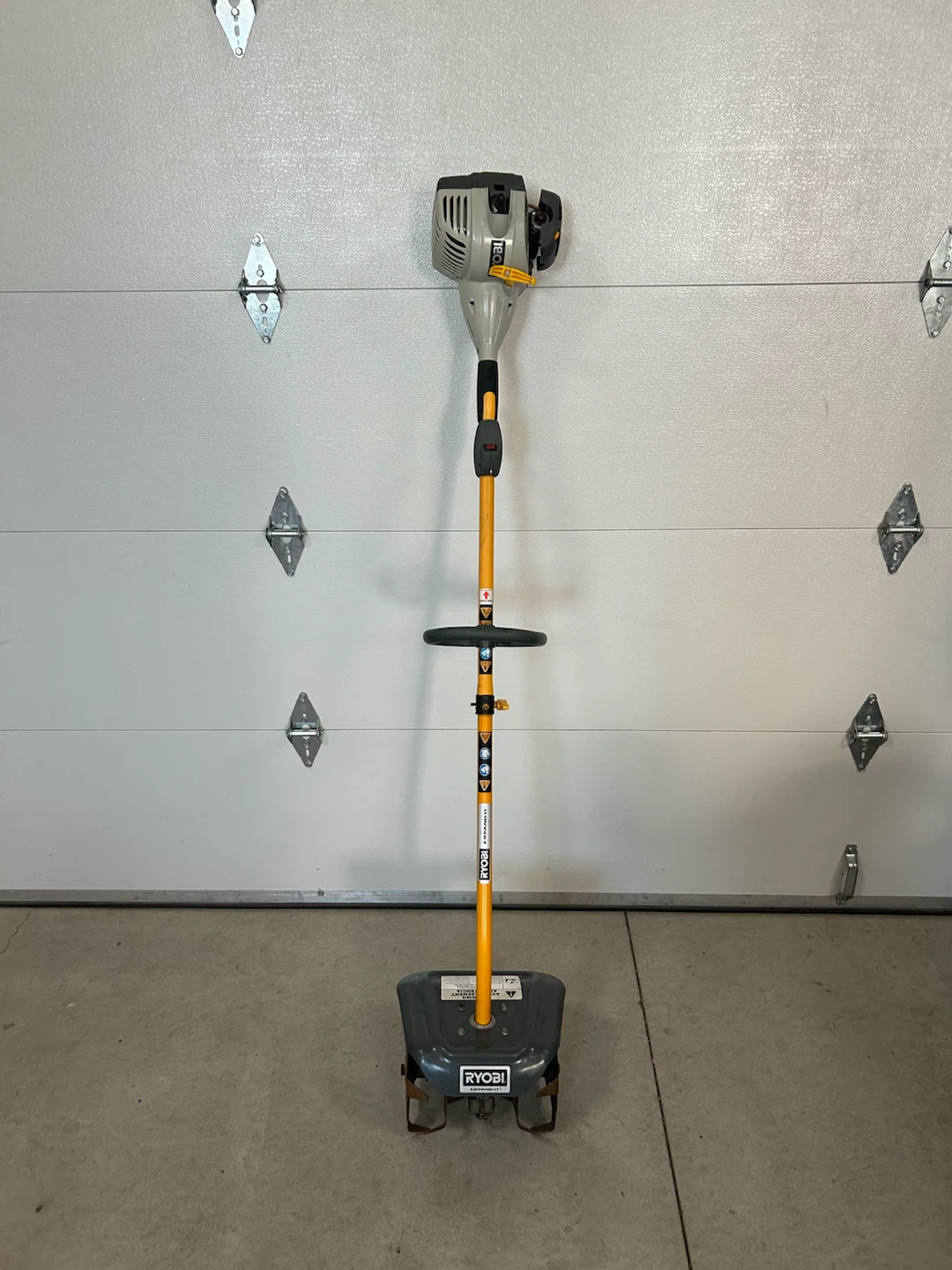Ryobi RY28005 26cc Gas tiller