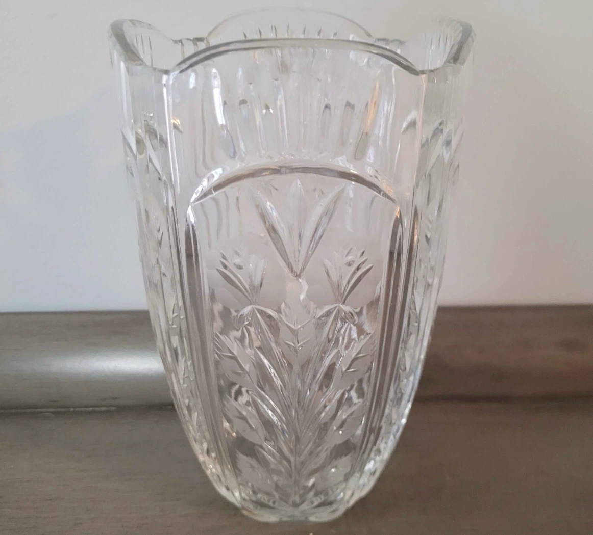 Crystal glass vase