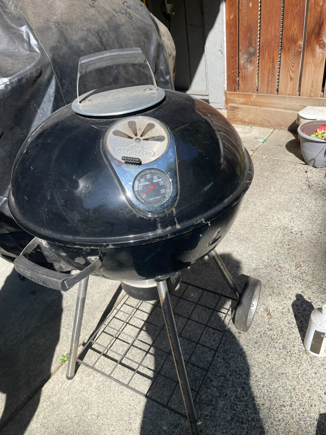 Free Charcoal BbQ Napoleon - photo 2