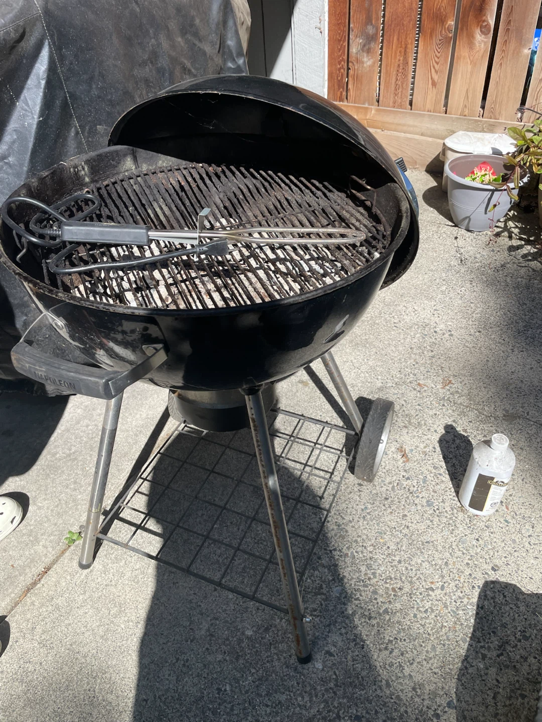 Free Charcoal BbQ Napoleon - photo 3