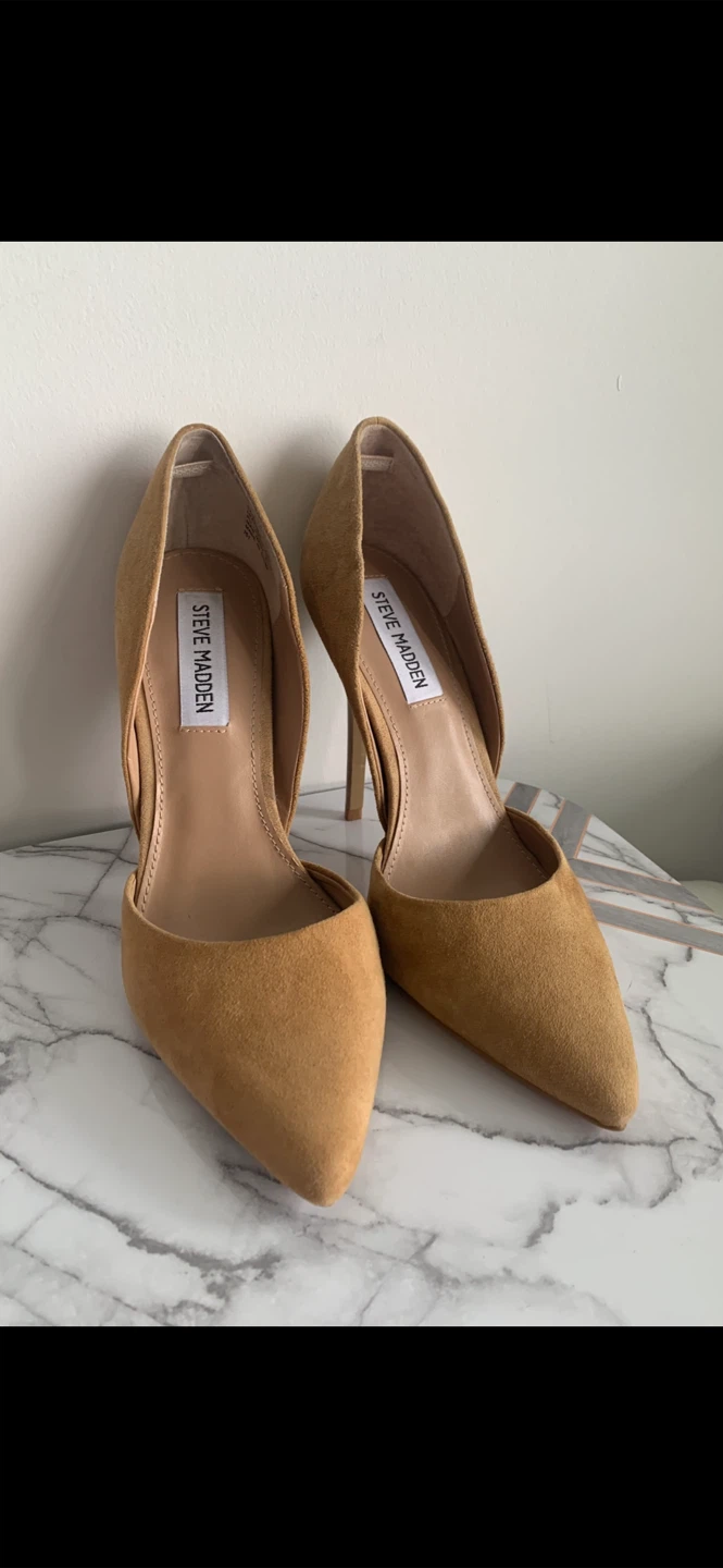 LIKE NEW! Steve Madden Suede Camel/Tan D'Orsay Pumps
