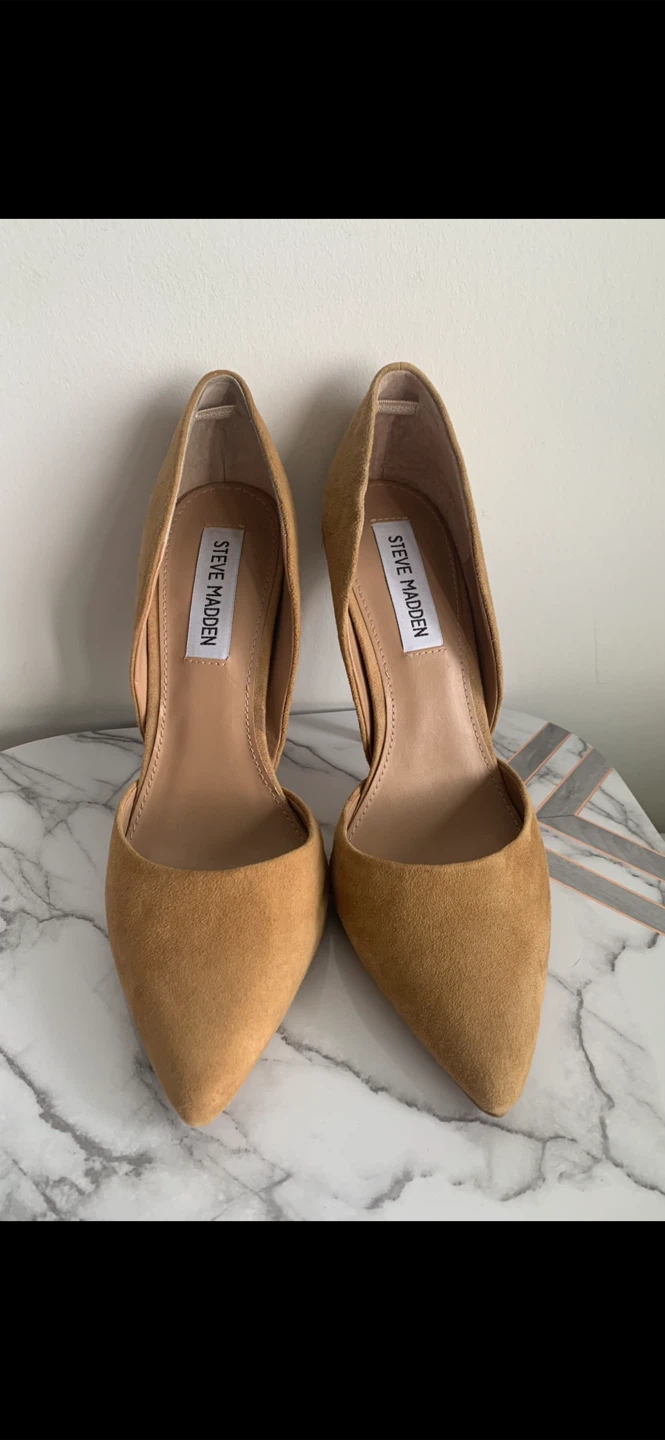 LIKE NEW! Steve Madden Suede Camel/Tan D'Orsay Pumps - photo 2