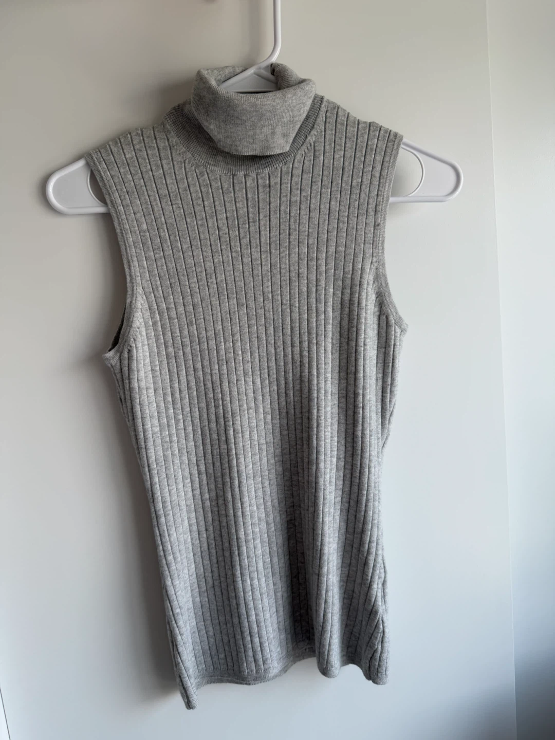 RW&CO. Grey Ribbed Turtleneck Sleeveless Top M/M