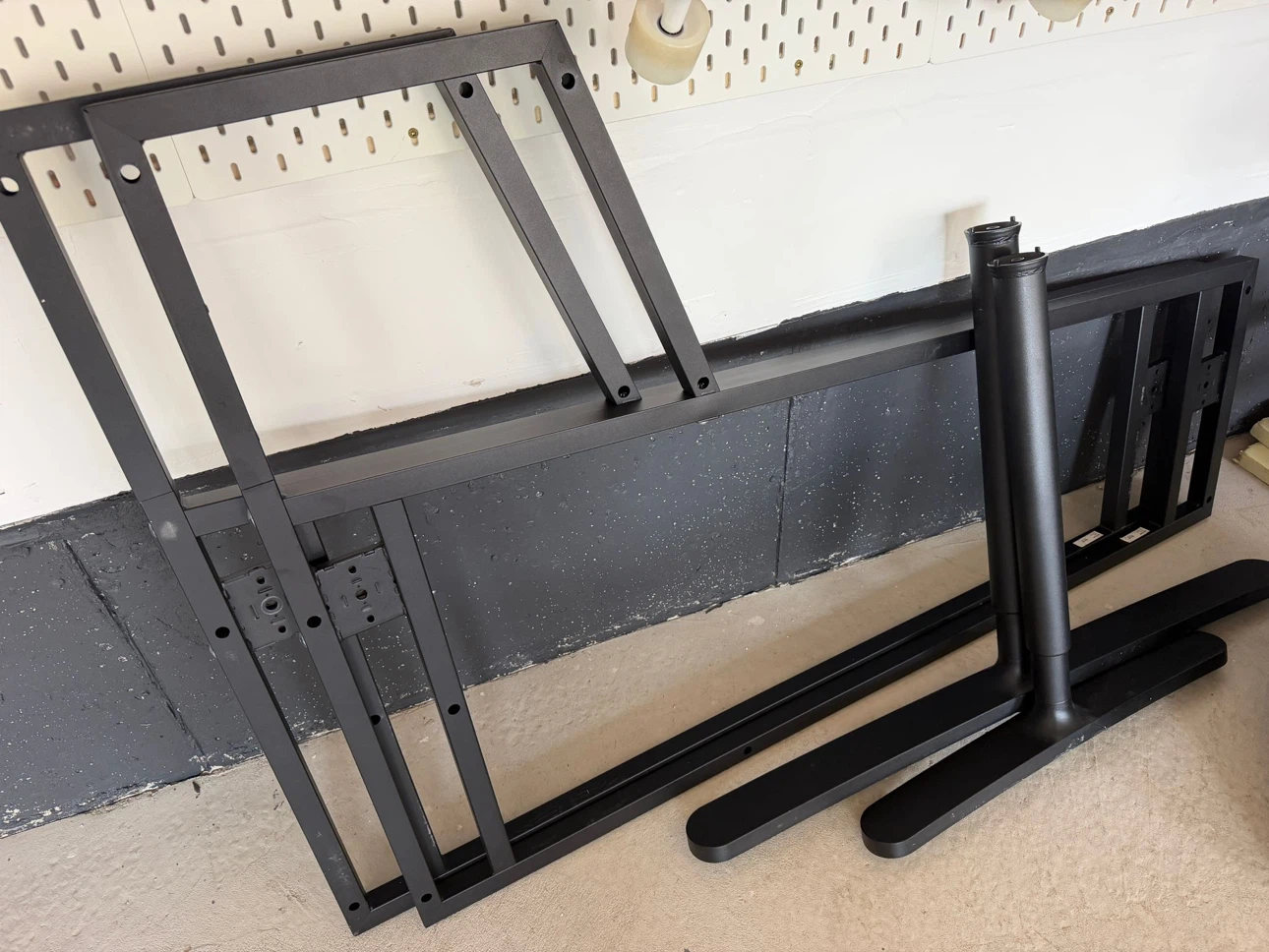 IKEA bekant L shape desk - photo 3