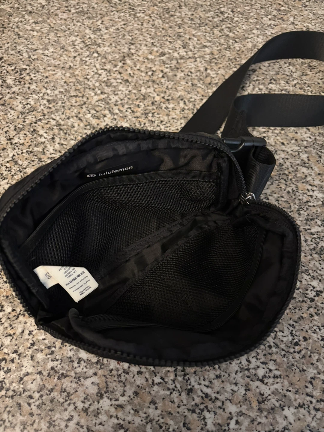Lululemon Everywhere Belt Bag - Black - photo 3