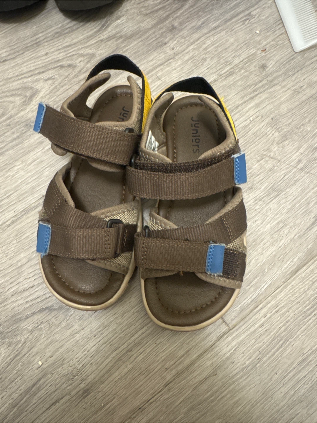 Juniors Brown Strap Sandals