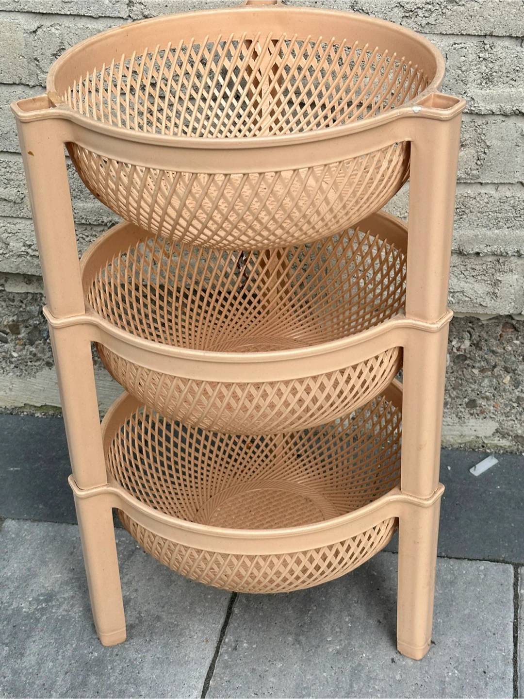 The tire solid plastic shelves