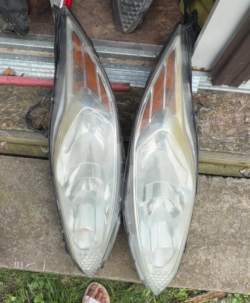 Ford fiesta 2011-2013 Headlights