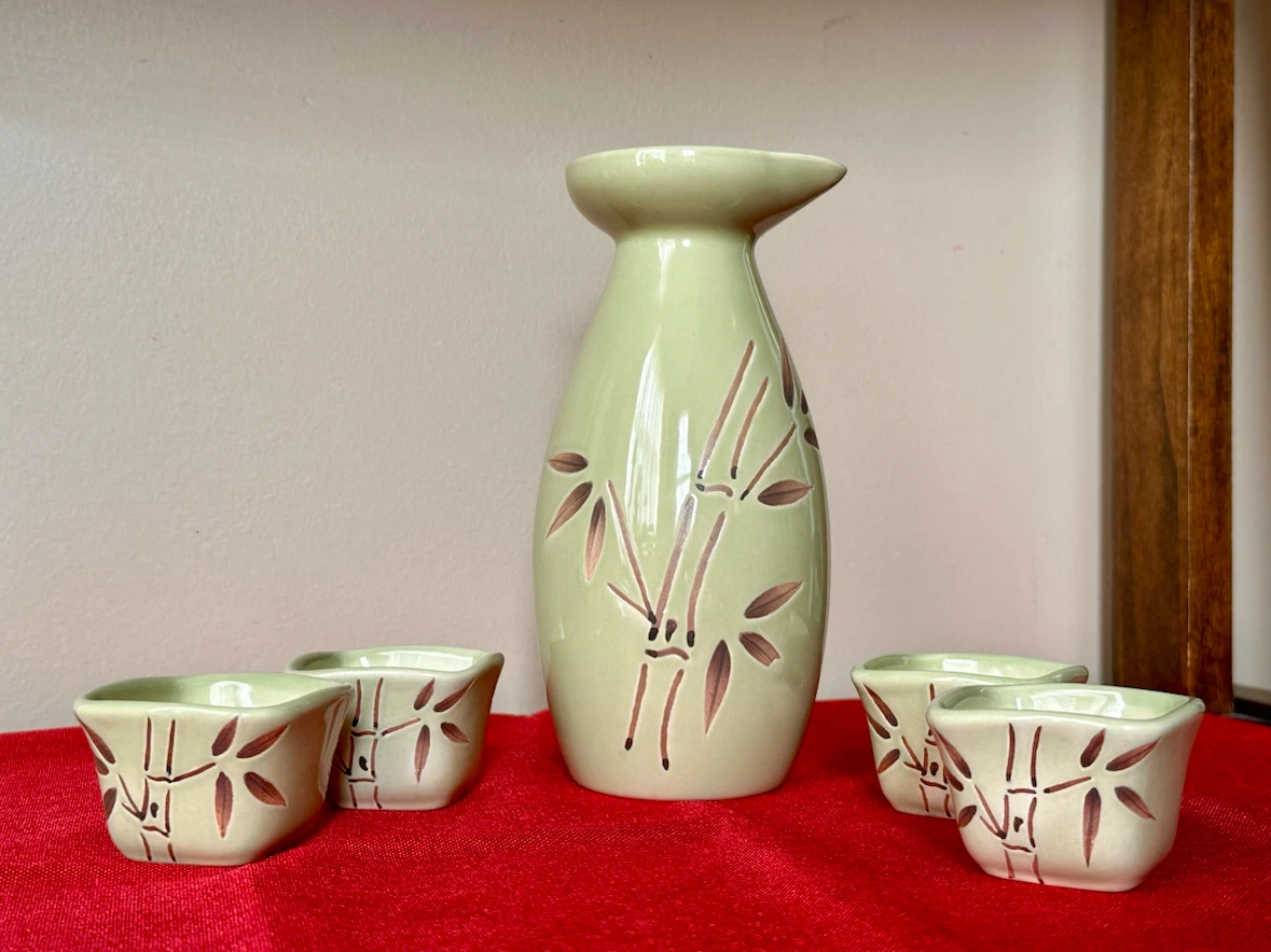 3 Sake Sets (Carafe and 4 Cups each) - photo 2