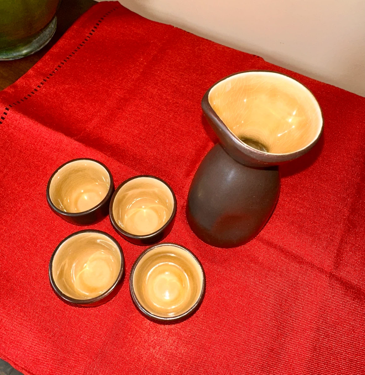 3 Sake Sets (Carafe and 4 Cups each) - photo 4